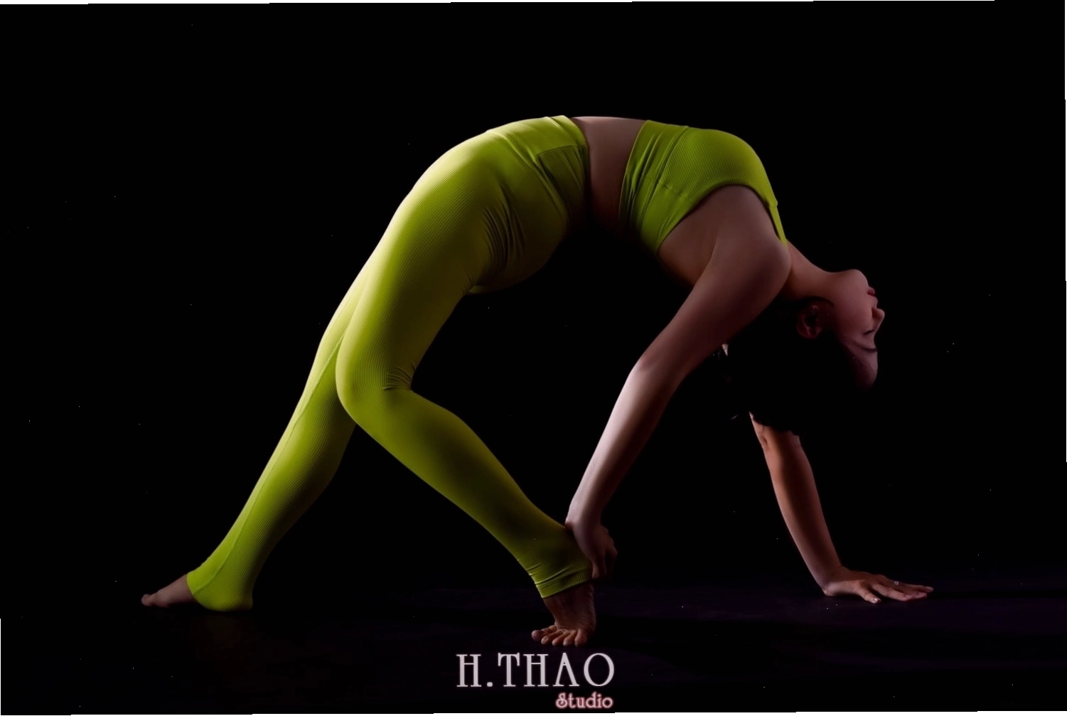 Album ảnh yoga 3 người đẹp mắt