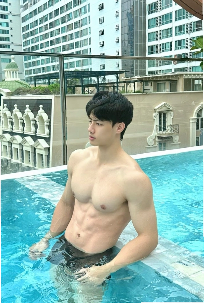 Ảnh trai 6 múi body săn chắc cuốn hút
