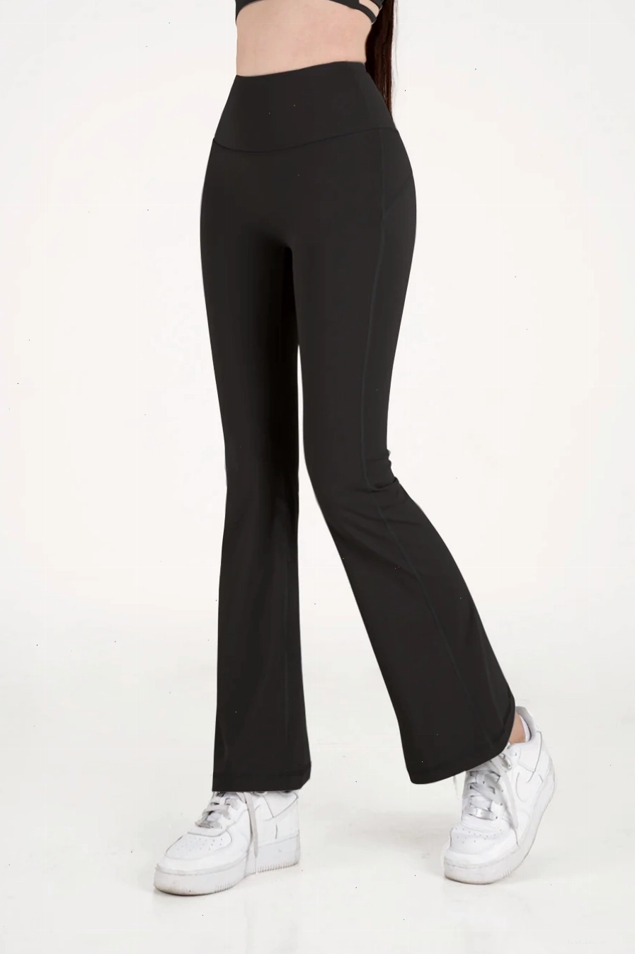 Áo khoác croptop thể thao màu đen