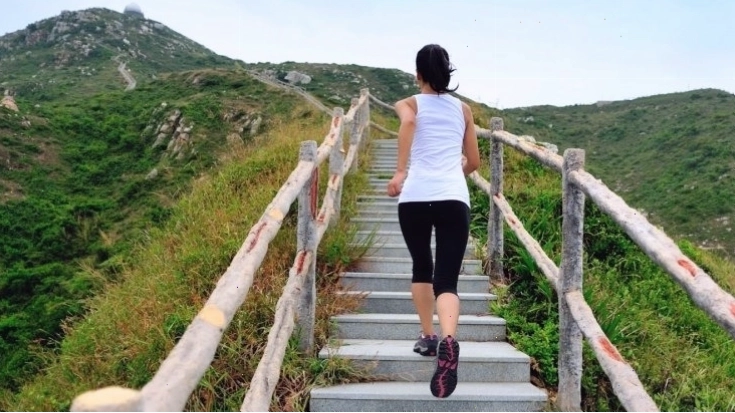Bài tập leo cầu thang đốt mỡ và săn chắc vùng mông đùi