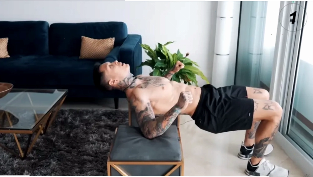 Bài tập vai sau tại nhà Reverse Plank Hold