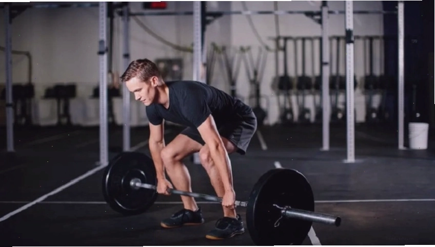 Barbell Bent-over Row là bài tập lưng xô hiệu quả cho nam giới