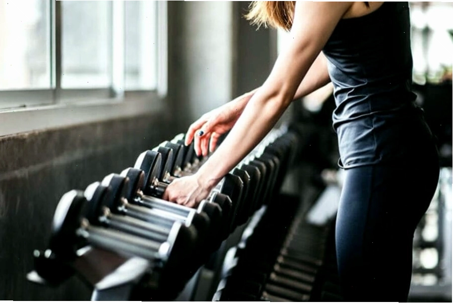 Body Sline với đường cong đồng hồ cát quyến rũ