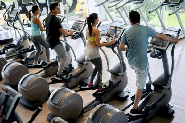 Các bước cơ bản để bước lên máy tập gym elliptical
