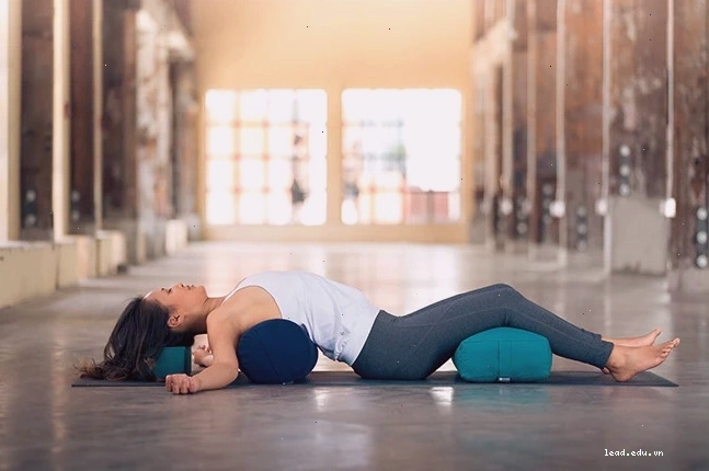 Cận cảnh chất liệu vải cotton mềm mại của yoga bolster