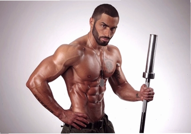 Chi tiết cơ bắp tay và vai của Lazar Angelov