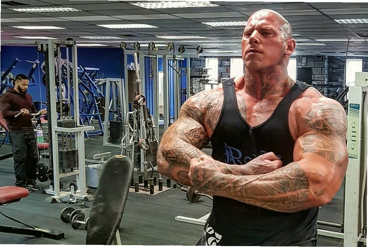 Cơ bắp ấn tượng của Martyn Ford