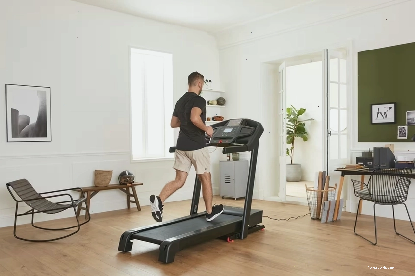 Công suất lớn phù hợp với người chạy chuyên nghiệp là kinh nghiệm mua máy chạy bộ gia đình đầu tiên bạn cần lưu ý