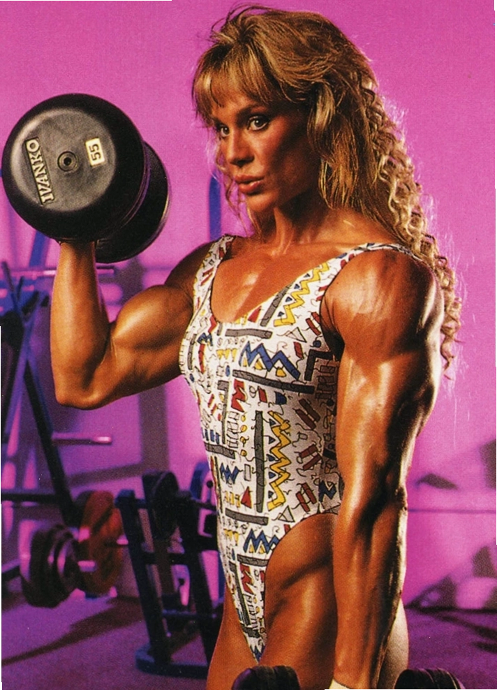 Cory Everson tập tạ trong phòng gym