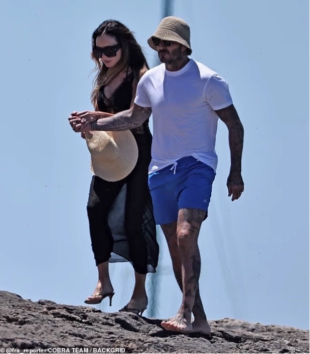 David Beckham cởi trần khoe body săn chắc trên du thuyền