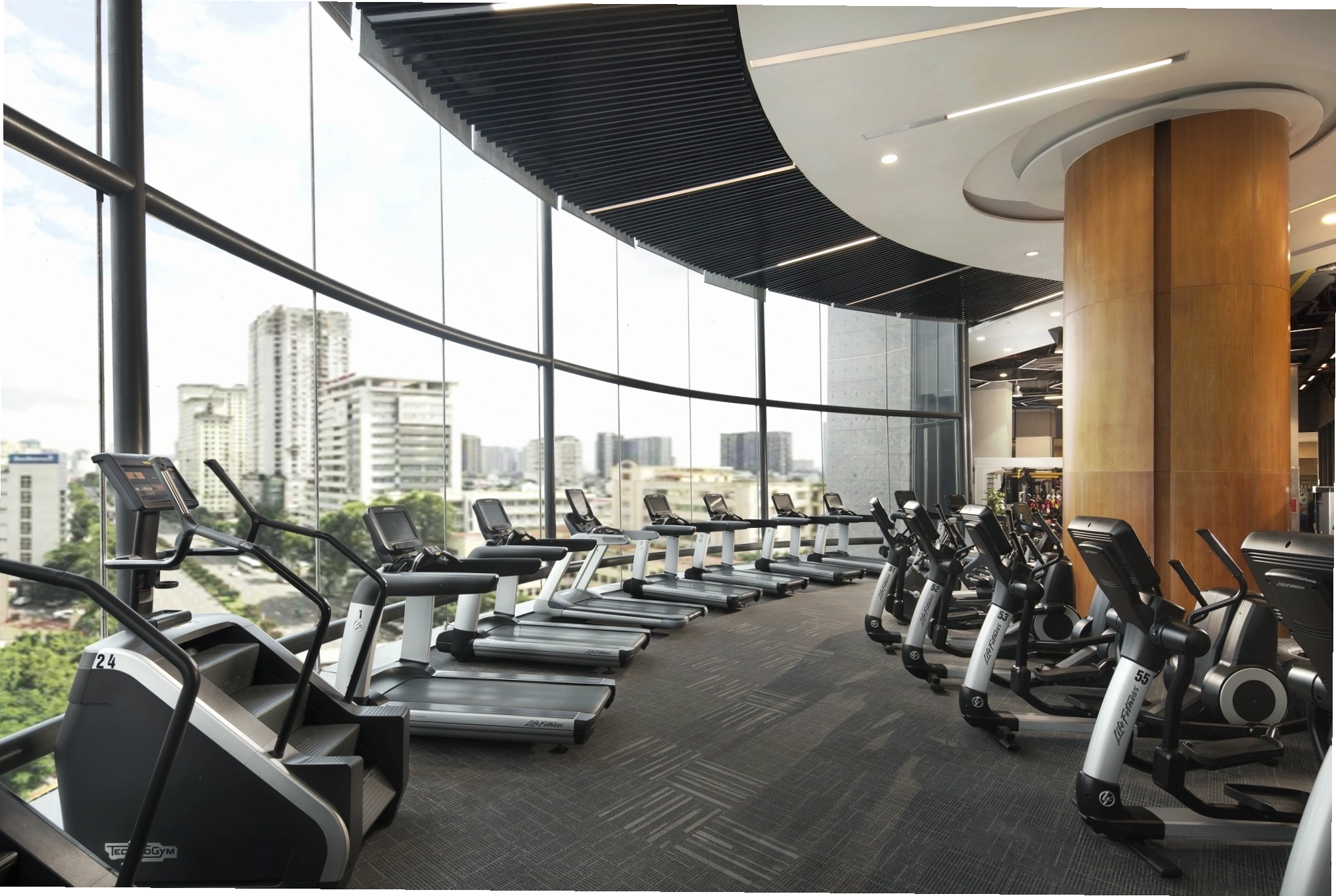 Elite Fitness Đà Nẵng với thiết kế hiện đại và không gian thoáng đãng
