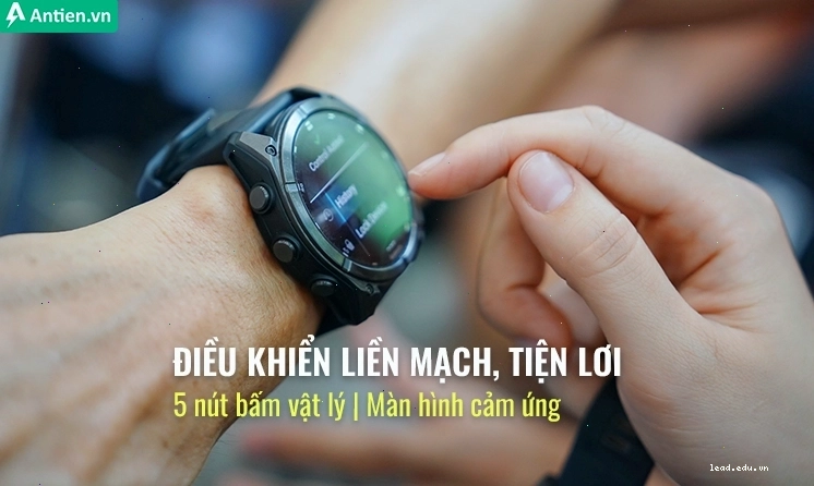 Garmin Fenix 8 với nút bấm và màn hình cảm ứng