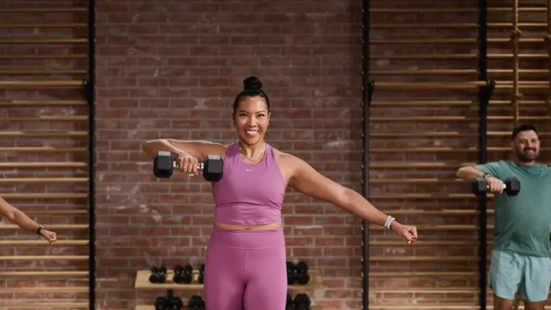 Giao diện tab Tóm tắt của ứng dụng Apple Fitness hiển thị các vòng Hoạt động