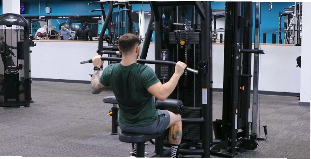 Hình ảnh minh họa bài tập wide grip machine lat pulldown