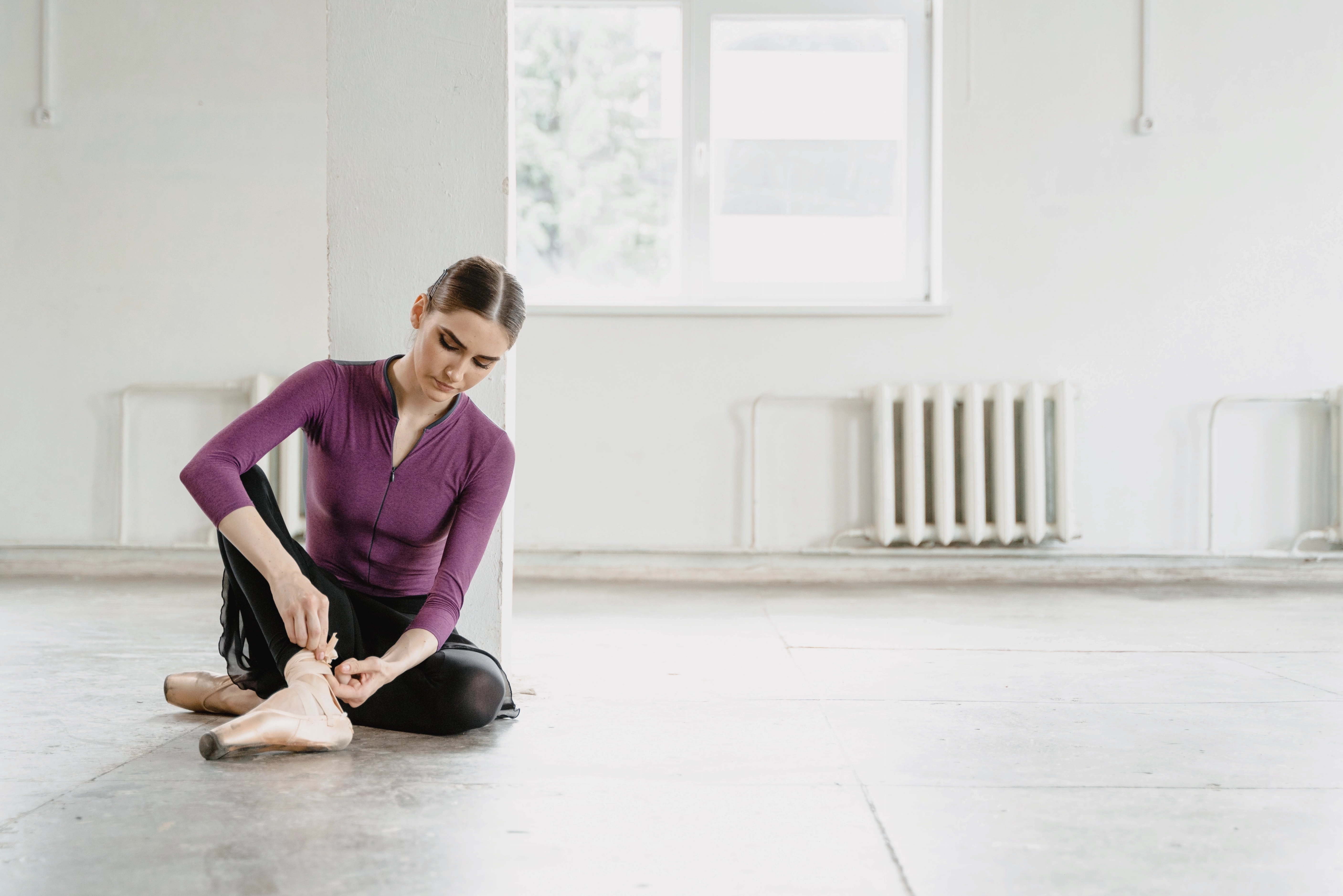 Hình ảnh minh họa không khí vui tươi của lớp học Yoga Dance