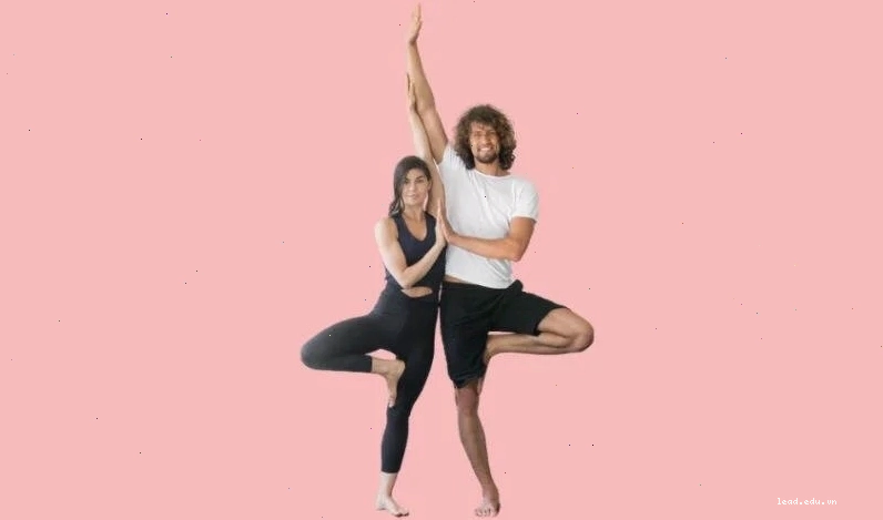 Hình yoga 2 người
