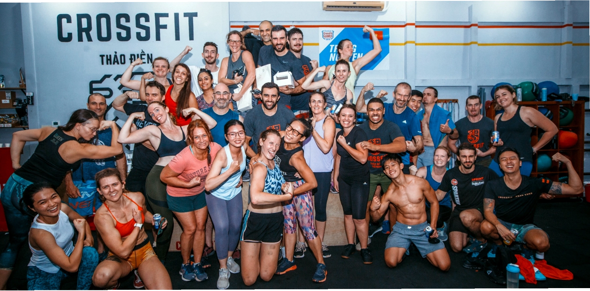 Học viên CrossFit thư giãn và phục hồi sau buổi tập