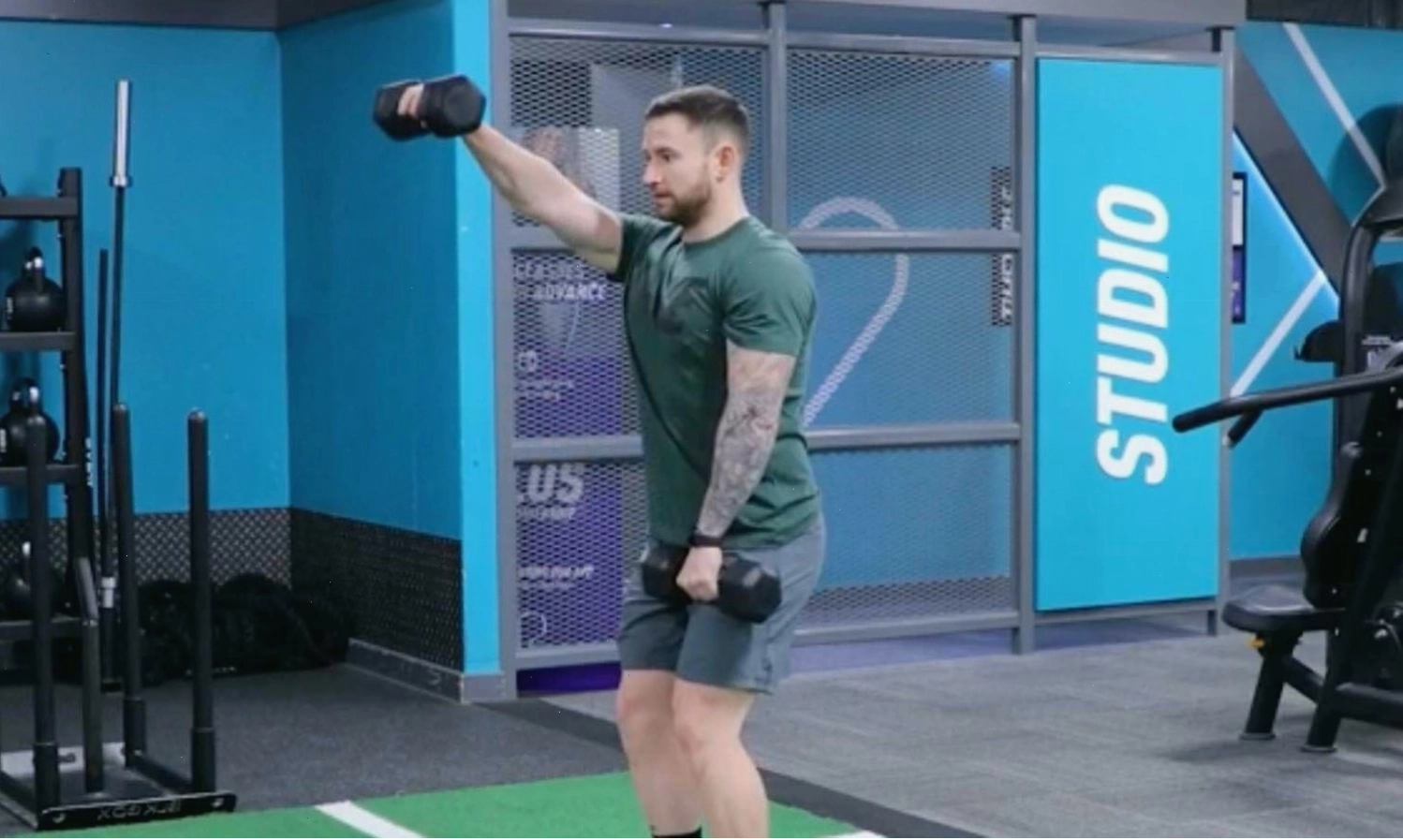 Hướng dẫn kỹ thuật thực hiện Front Raises chuẩn xác