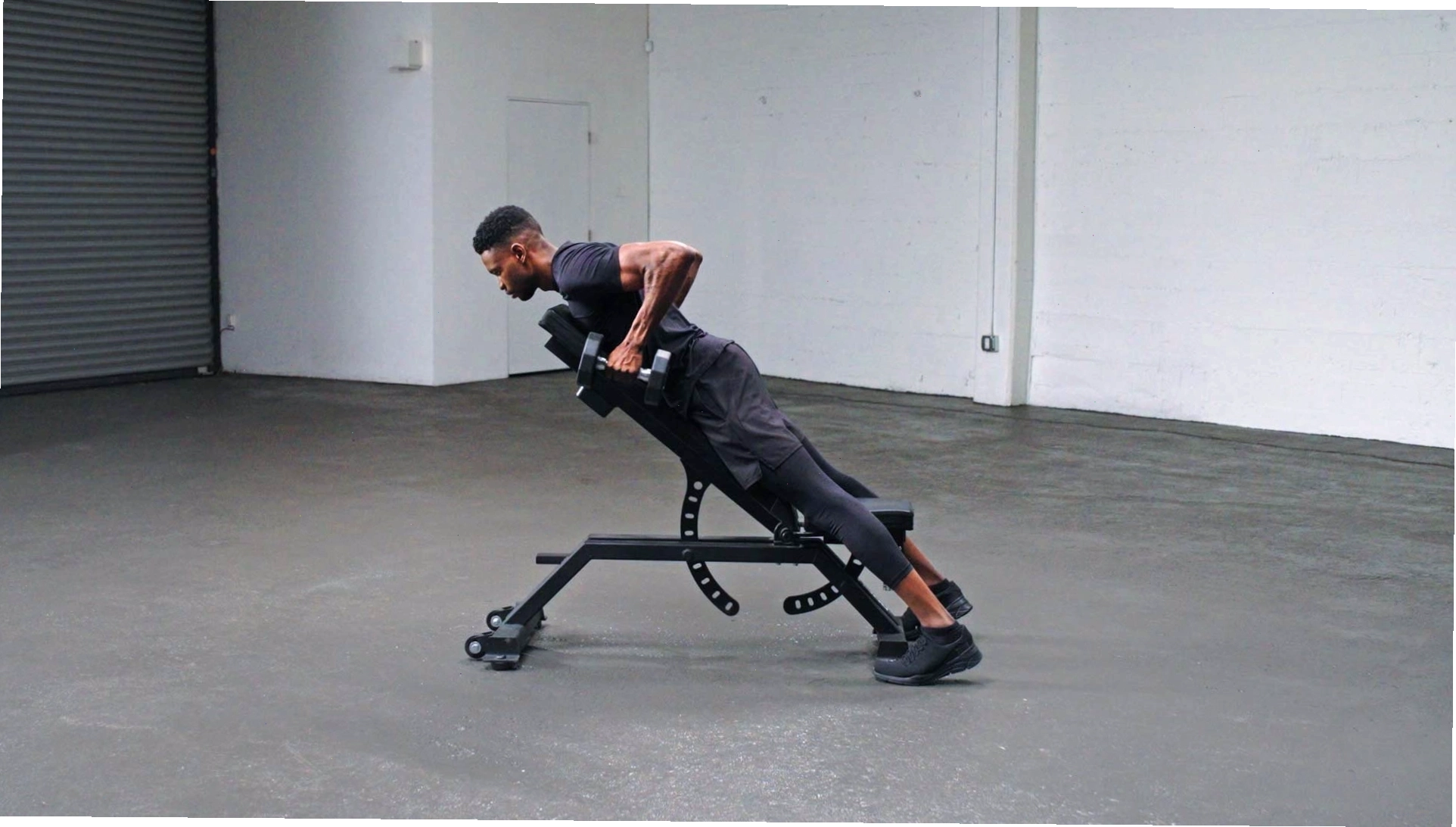 Incline Dumbbell Row tư thế kết thúc - Form chuẩn