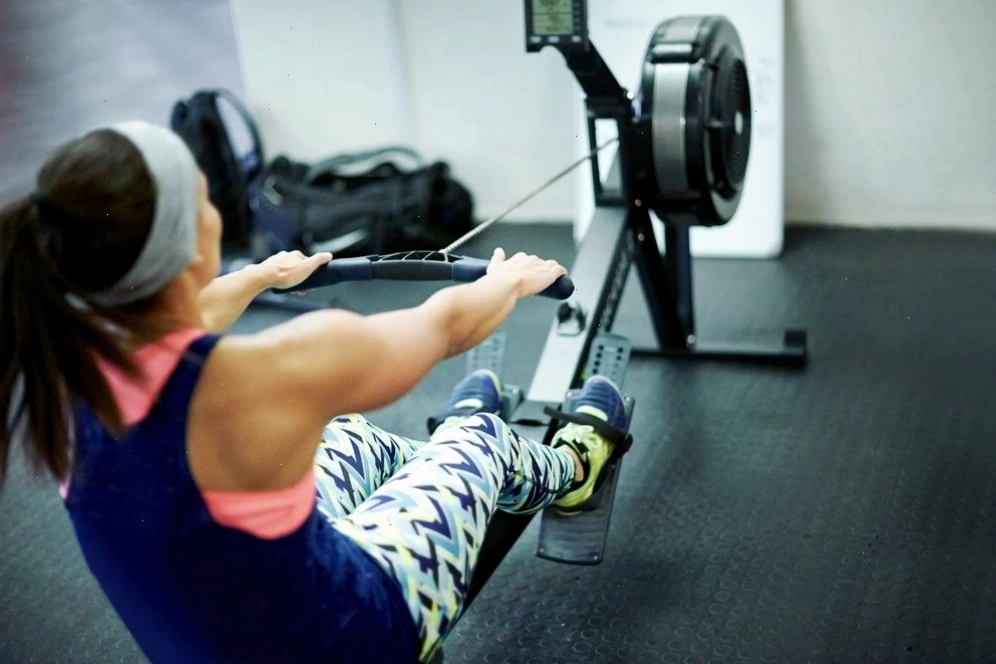 Kết hợp chạy bộ với máy tại phòng gym để hỗ trợ giảm mỡ và tăng cơ