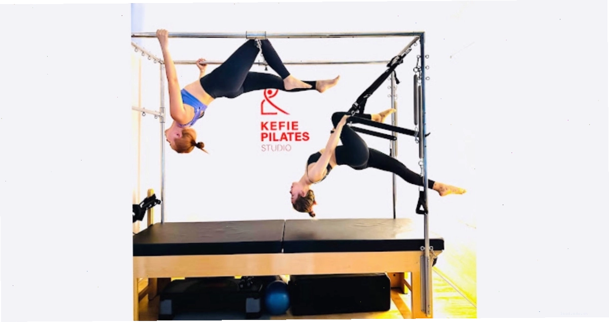 Khách hàng tập luyện Pilates tại Kefie Pilates với sự hướng dẫn tận tình của huấn luyện viên
