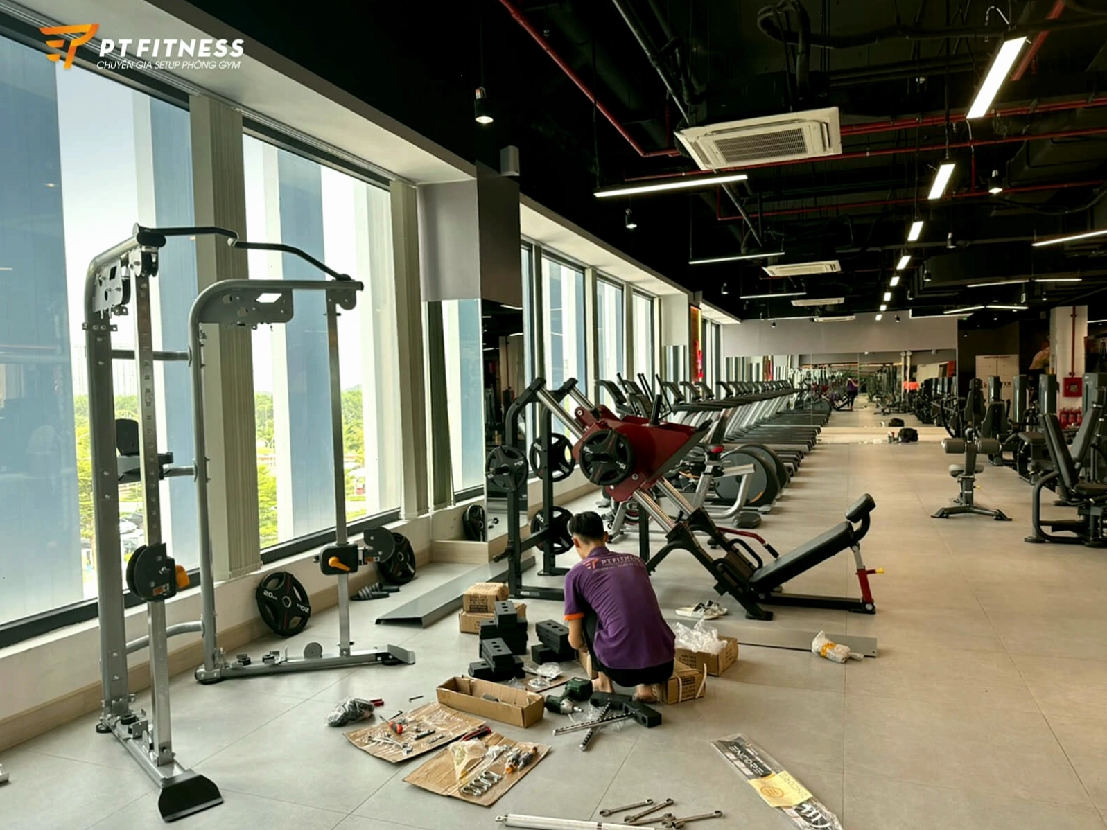 Khâu lắp đặt máy móc phòng gym Lucifer Pool Fitness & Yoga cơ sở 4