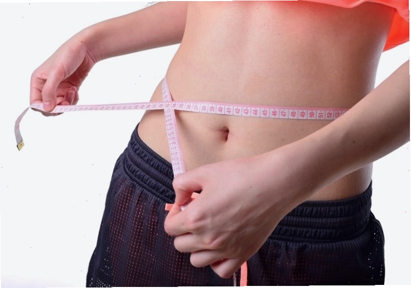 Khi đo vòng eo hoặc vòng bụng cần thả lỏng cơ thể