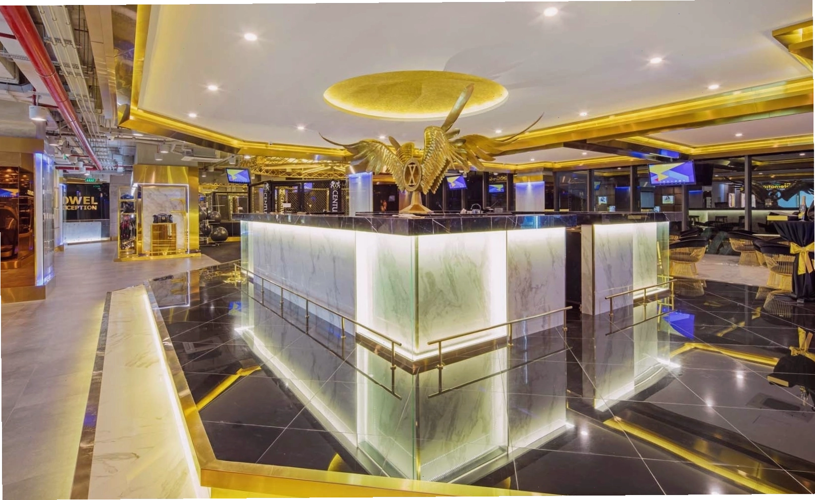 Khu vực lễ tân của California Fitness West Point