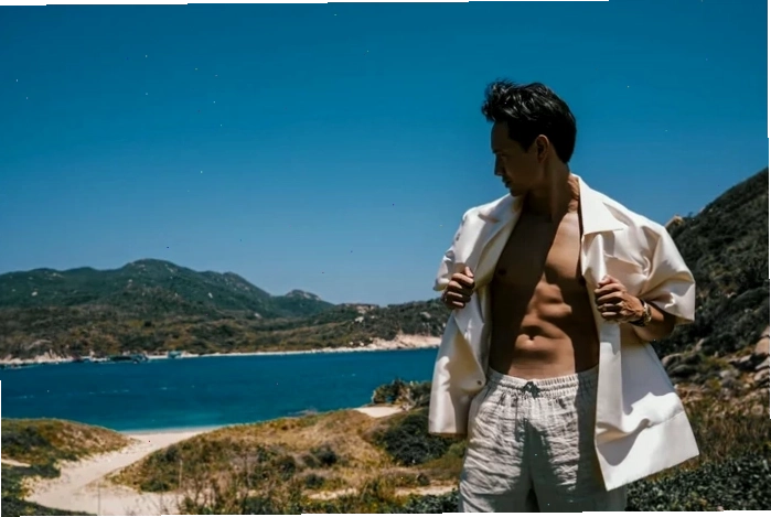 Kim Lý khoe body 6 múi cực nét