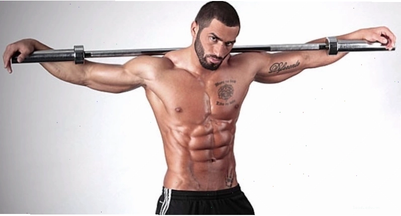 Lazar Angelov với thân hình săn chắc và cơ bắp ấn tượng