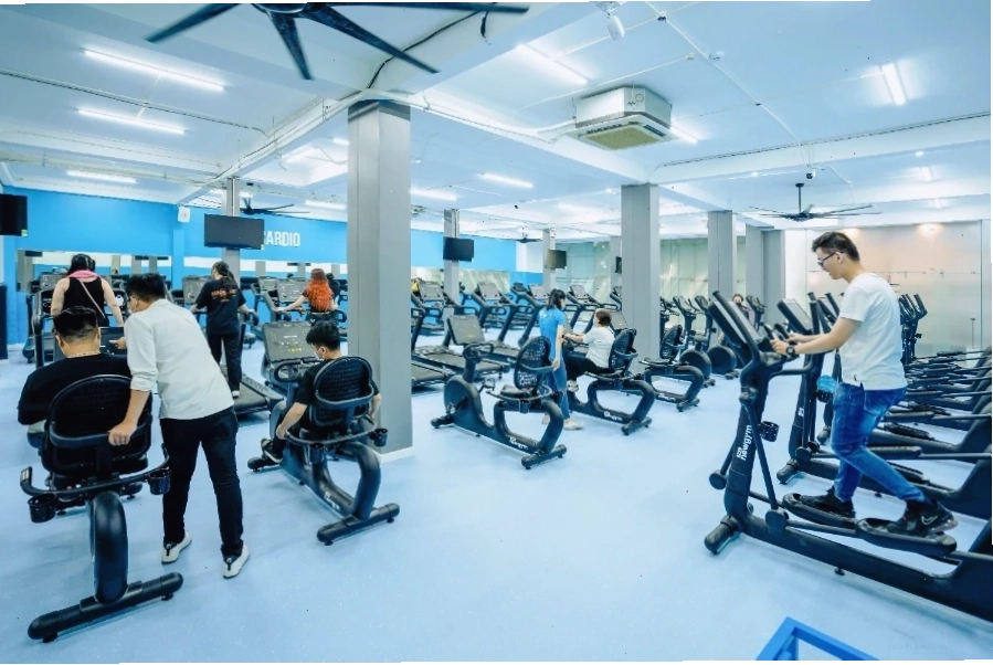Lớp học Yoga tại phòng gym