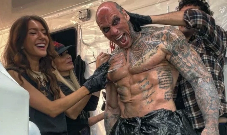 Martyn Ford tập luyện cho trận đấu MMA