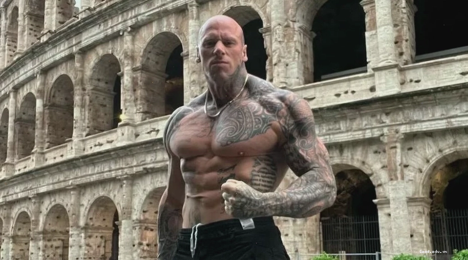 Martyn Ford trên thảm đấu, sẵn sàng cho cuộc đối đầu