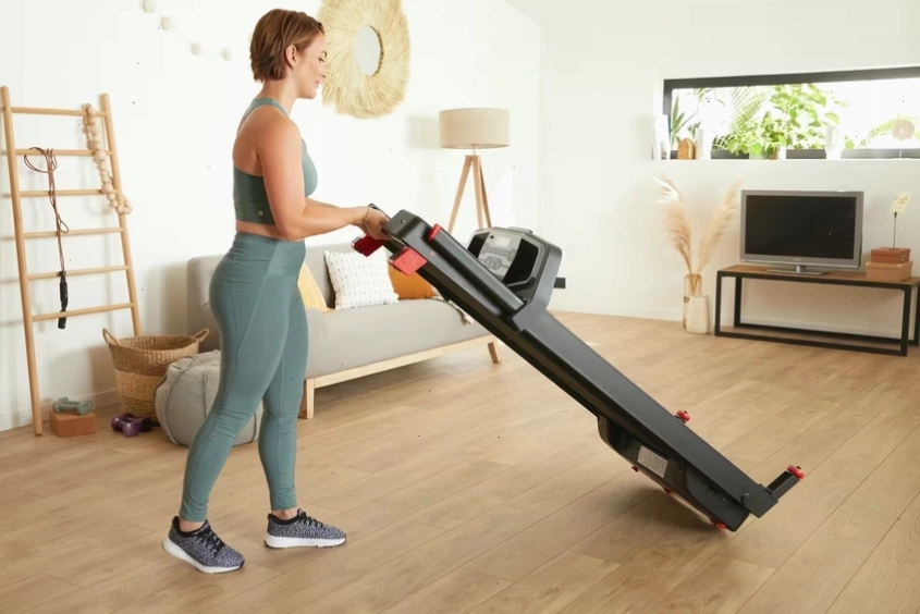 Máy chạy bộ có thể gấp gọn phù hợp không gian nhỏ
