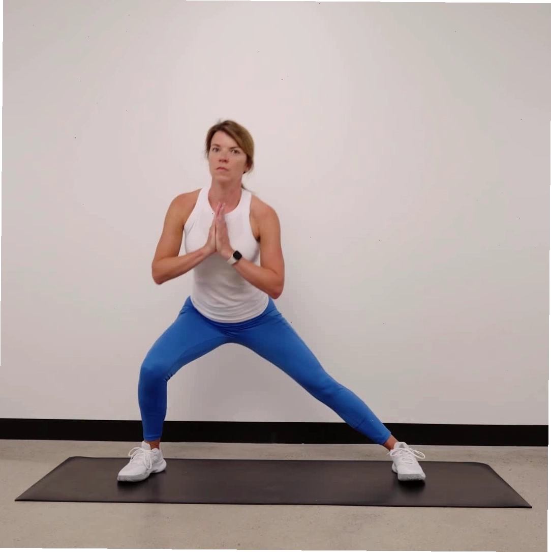 Nâng chân bên khi nằm để tác động vào gluteus medius