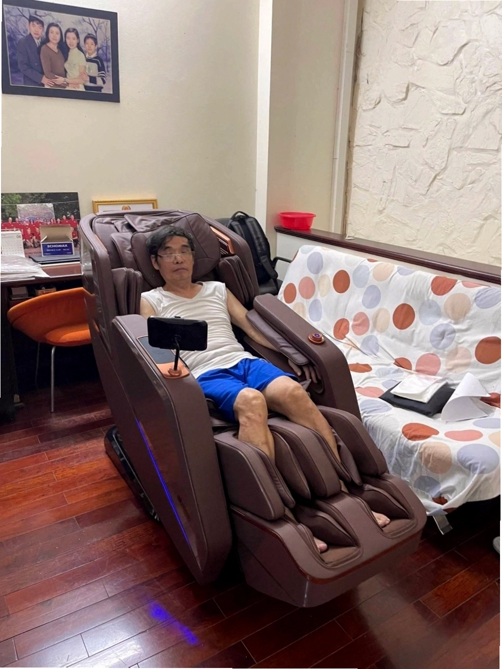 Người cao tuổi nên chọn dòng ghế massage trị liệu giúp giảm đau mỏi xương khớp