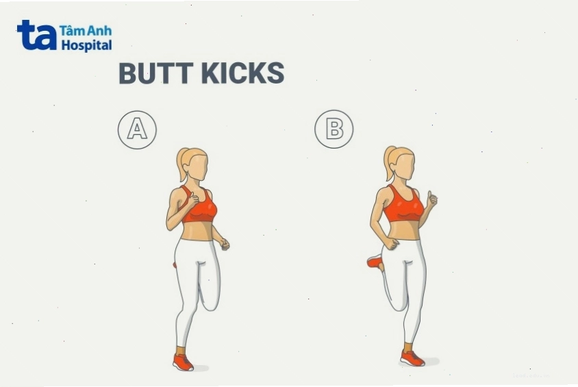 Người đang thực hiện động tác Butt Kick