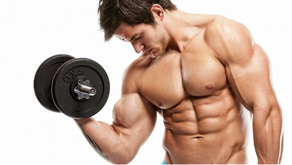 Người tập gym đang thực hiện bài tập tạ nặng trong phòng gym