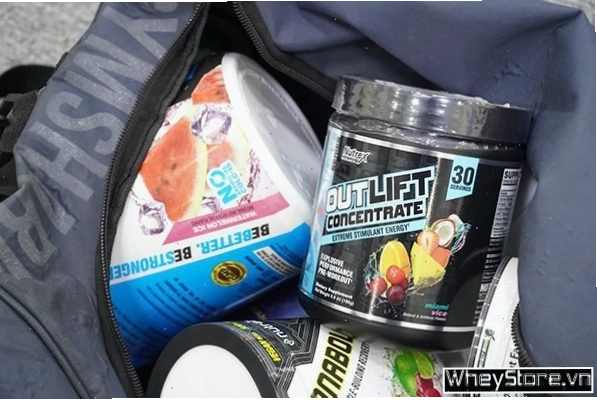 Người tập gym sử dụng Pre-workout