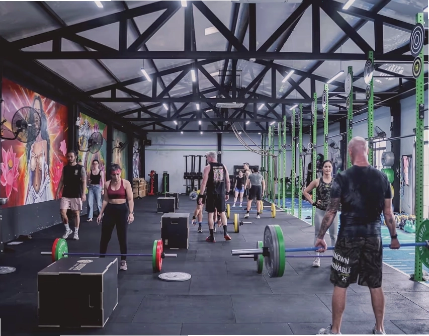 Người tập luyện tại một phòng tập CrossFit ở Hà Nội