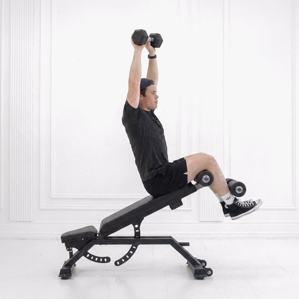 Người tập sử dụng tạ mắt cá chân