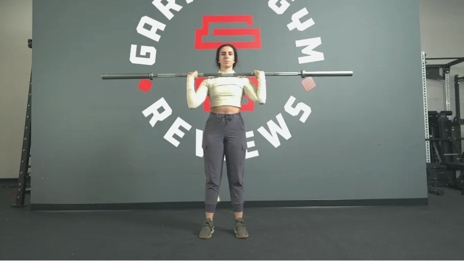 Người tập thực hiện bài tập Barbell Shoulder Press