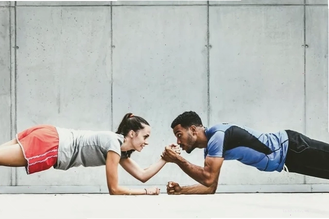 Người tập thực hiện bài tập Squat đúng kỹ thuật để tăng cân