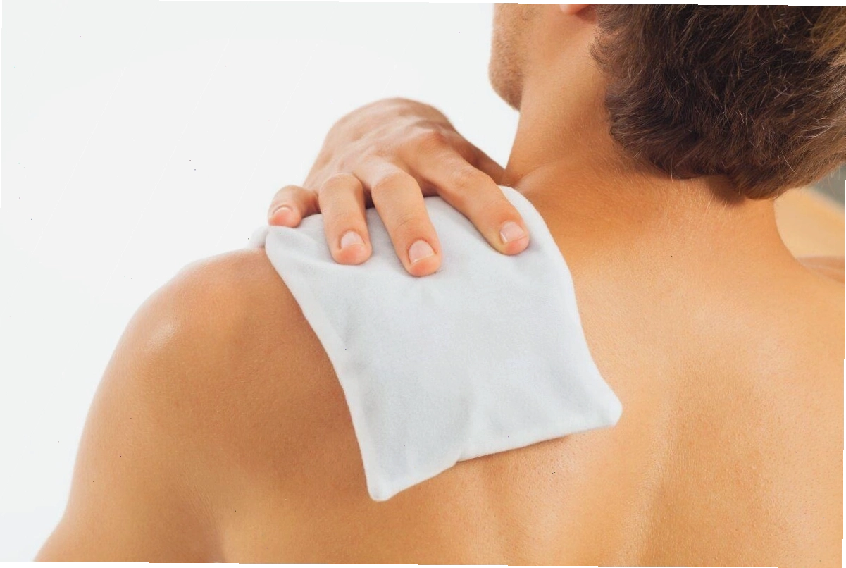 Những người chấn thương cổ, lưng, vai không nên thực hiện động tác cái cày