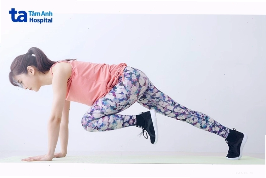 Plank leo núi tác động nhiều nhóm cơ và tăng sức bền