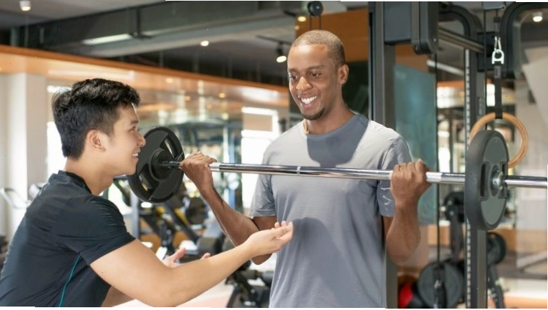 PT Gym theo sát quá trình tập luyện của học viên để điều chỉnh kịp thời
