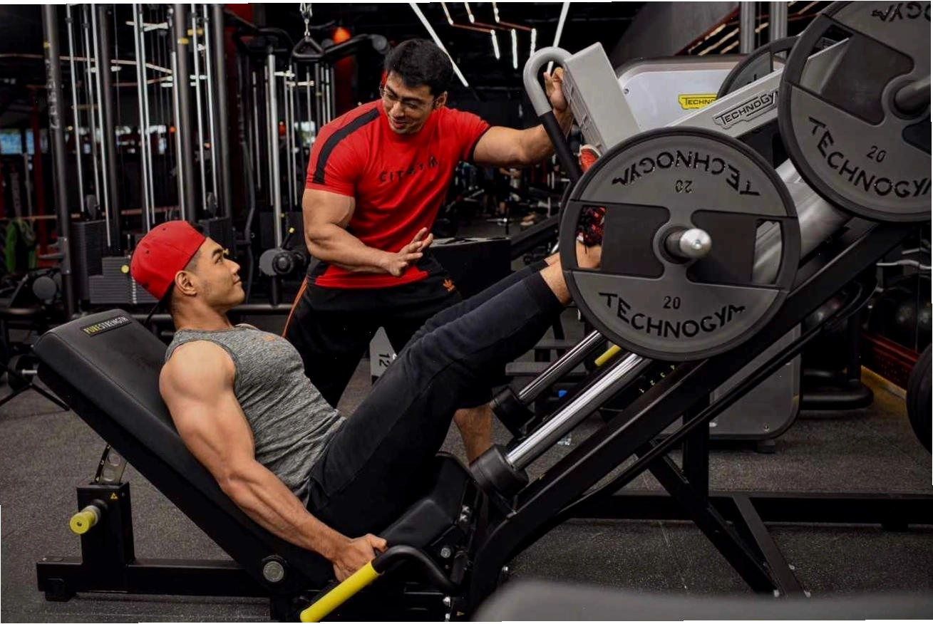 PT là viết tắt của cụm từ “Personal Trainer” – huấn luyện viên cá nhân chuyên nghiệp trong lĩnh tập luyện thể hình.