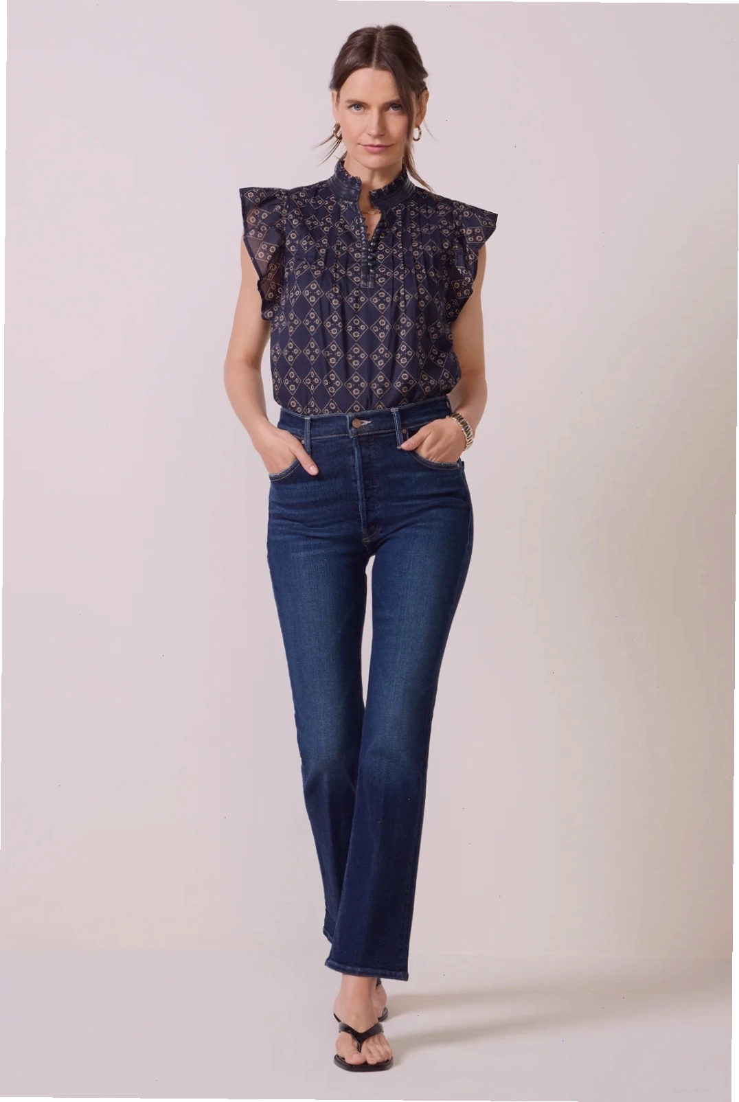 Quần jeans MOTHER The Tripper Flood với chi tiết ống loe nhẹ