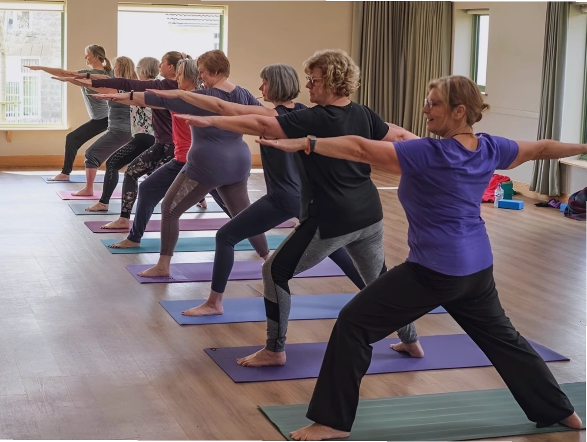 Quần lưng cao là bạn đồng hành lý tưởng cho mọi tín đồ yoga