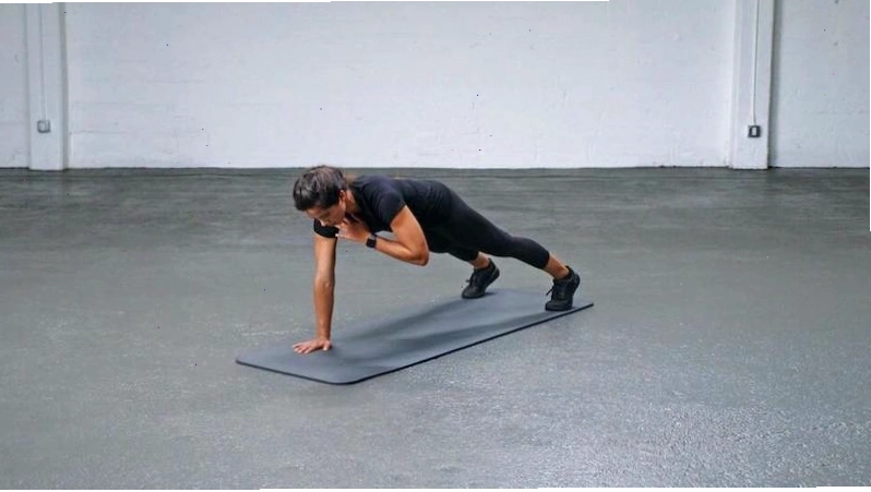 Shoulder Taps làm thon gọn vai